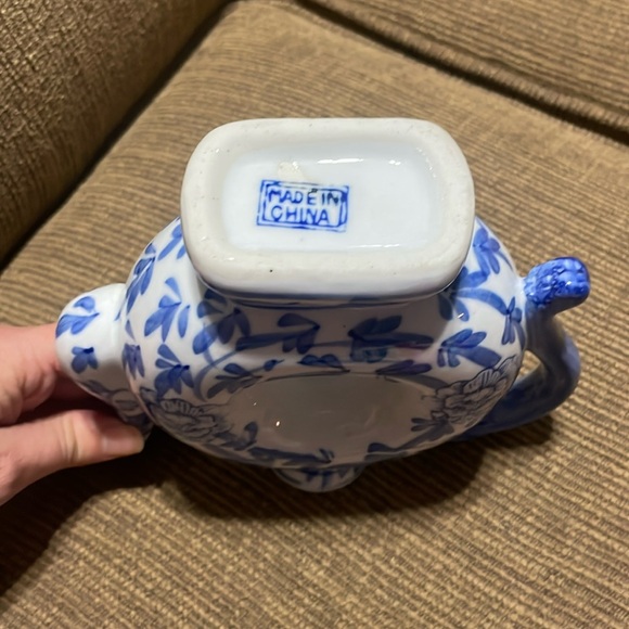 Vintage Canton China Doughnut Shaped Teapot. Hand painted porcelain - Picture 10 of 12